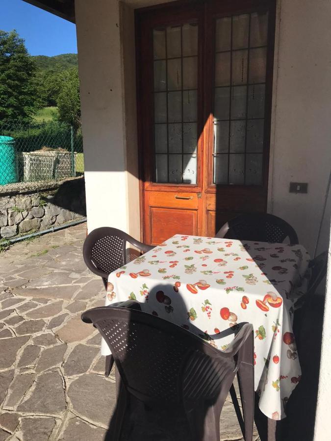 Villa Immersa Nel Verde A Lanzo dʼIntelvi Exterior foto